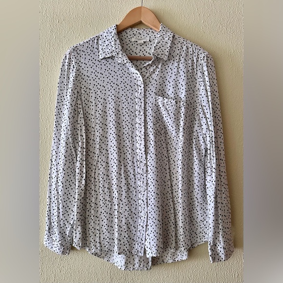 beachlunchlounge Tops - Beachlunchlounge White Top with Black Hearts